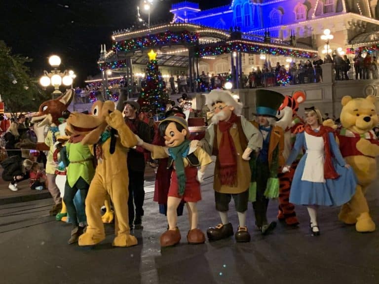 2021 Disney World and Disneyland Christmas Holiday Celebrations Announced